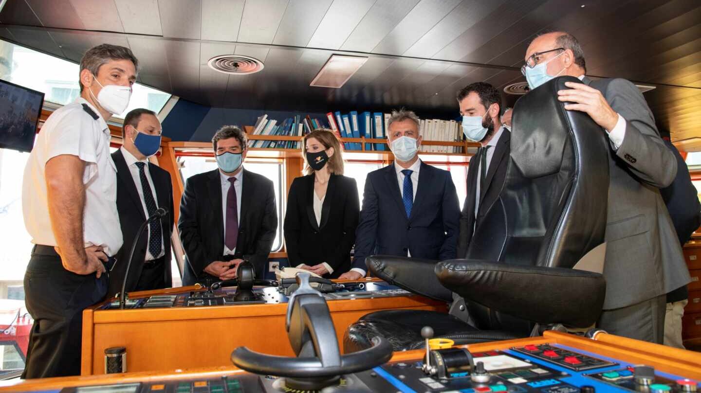 Los ministros Ábalos (Transportes) y Escrivá (Migraciones), junto al presidente de Canarias en una reciente visita a la capital grancanaria.