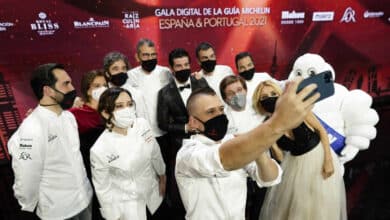 Baño de estrellas Michelin de Isabel Díaz Ayuso y José Luis Martínez-Almeida