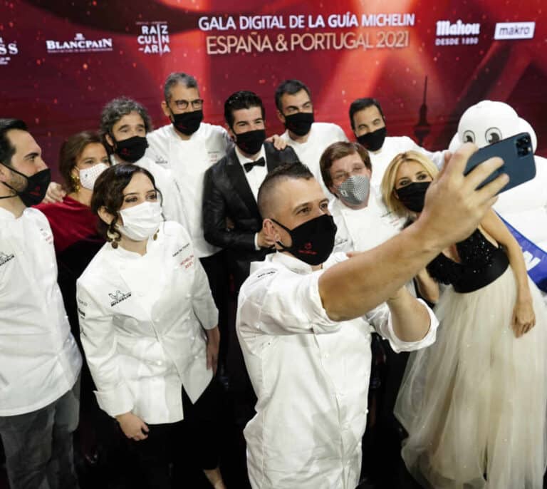 Baño de estrellas Michelin de Isabel Díaz Ayuso y José Luis Martínez-Almeida