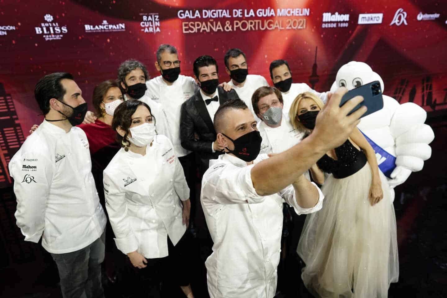 Baño de estrellas Michelin de Isabel Díaz Ayuso y José Luis Martínez-Almeida