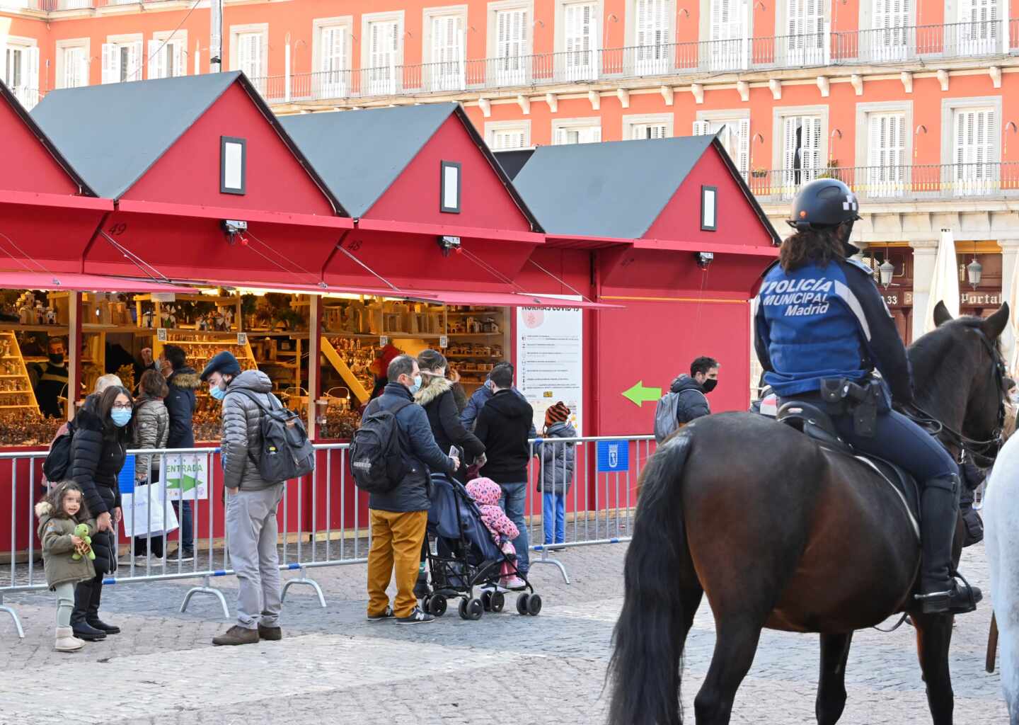 Desigual evolución de covid, con mejores datos en Madrid y peores en Cataluña. EFE.