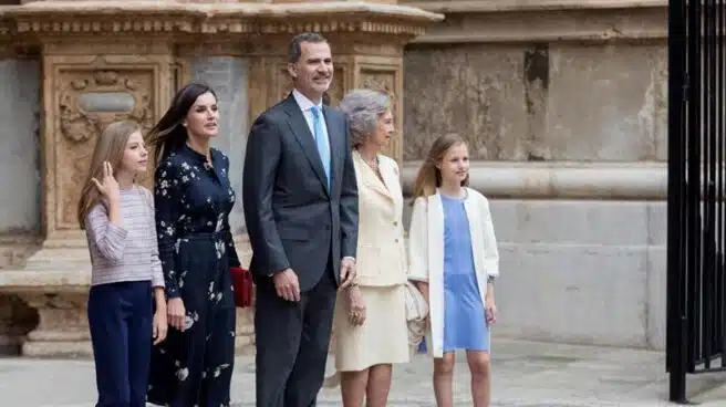 Podemos quiere que Felipe VI expulse a don Juan Carlos de la Familia Real