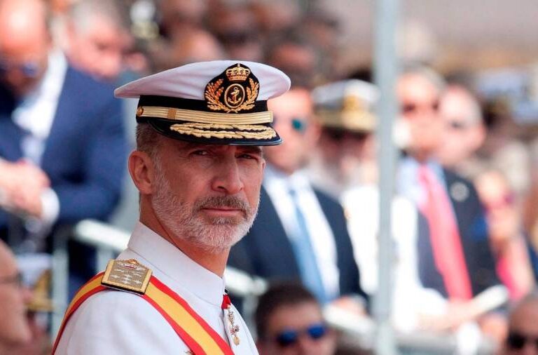El Rey comienza con el relevo de la casa militar una renovación de su entorno