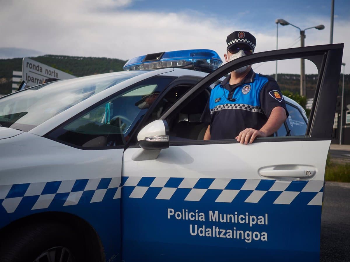 Seis evacuados y un herido grave al provocar un hombre el incendio de su vivienda en Pamplona