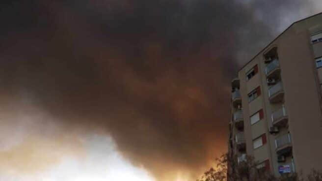 Foto del incendio en el barrio de San Isidro, en Valencia.
