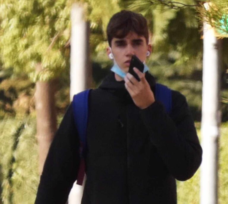 Pablo Urdangarín estalla e insulta a la prensa al ser preguntado por su abuelo, el Rey Juan Carlos