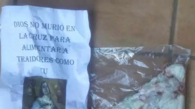 Vandalizan una iglesia protestante de Santander con ratas muertas y carteles con insultos