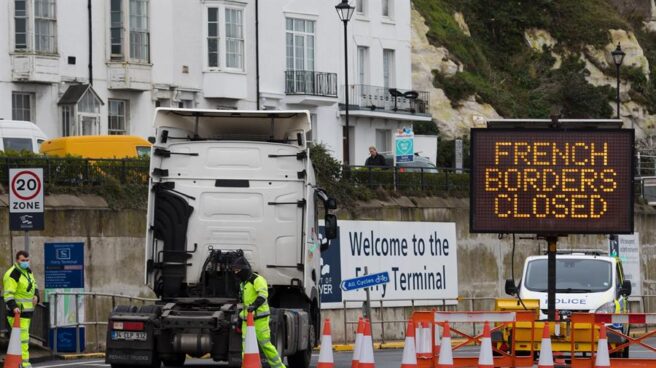 Frontera cerrada entre Francia y el Reino Unido.
