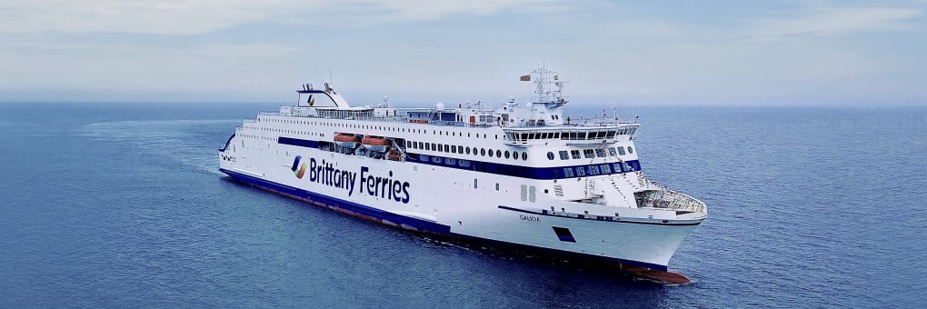 Un ferry con mil españoles e ingleses residentes en España arriba mañana a Santander