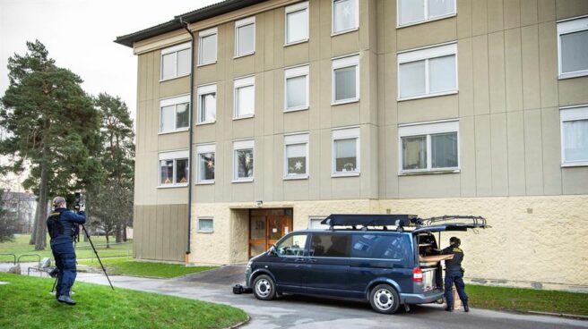 La Policía ha detenido a una madre que retuvo a su hijo en casa durante más de 30 años, en Haninge (Suecia).
