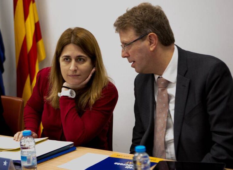 Moncloa contacta con el nacionalismo moderado para atemperar a ERC y Junts