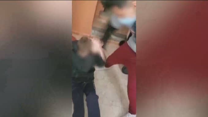 Salvaje paliza a un niño de otro menor para robarle el móvil en Madrid