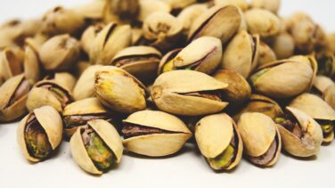 Desarticulan una trama en España que ganó seis millones vendiendo falsos pistachos ecológicos