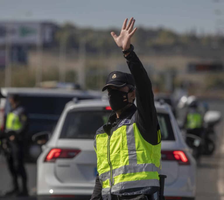 Una batería de recursos dilata una compra estratégica de material contra el covid de Interior