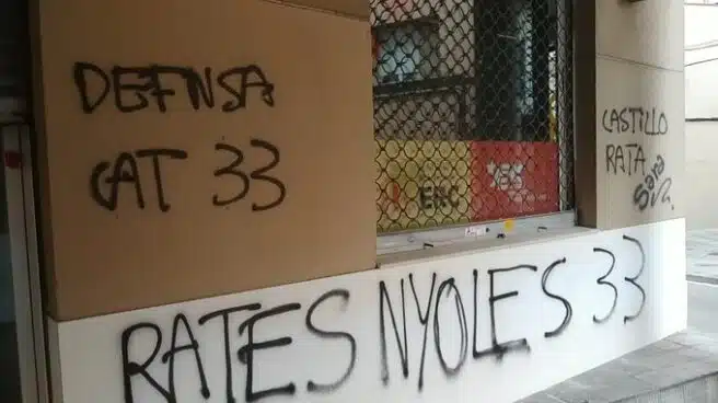 Radicales independentistas vandalizan una sede de ERC tras fichar a un diputado del PSC