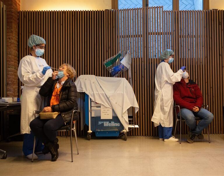 Cataluña registra 1.231 casos, 41 fallecidos y un repunte de hospitalizados y críticos