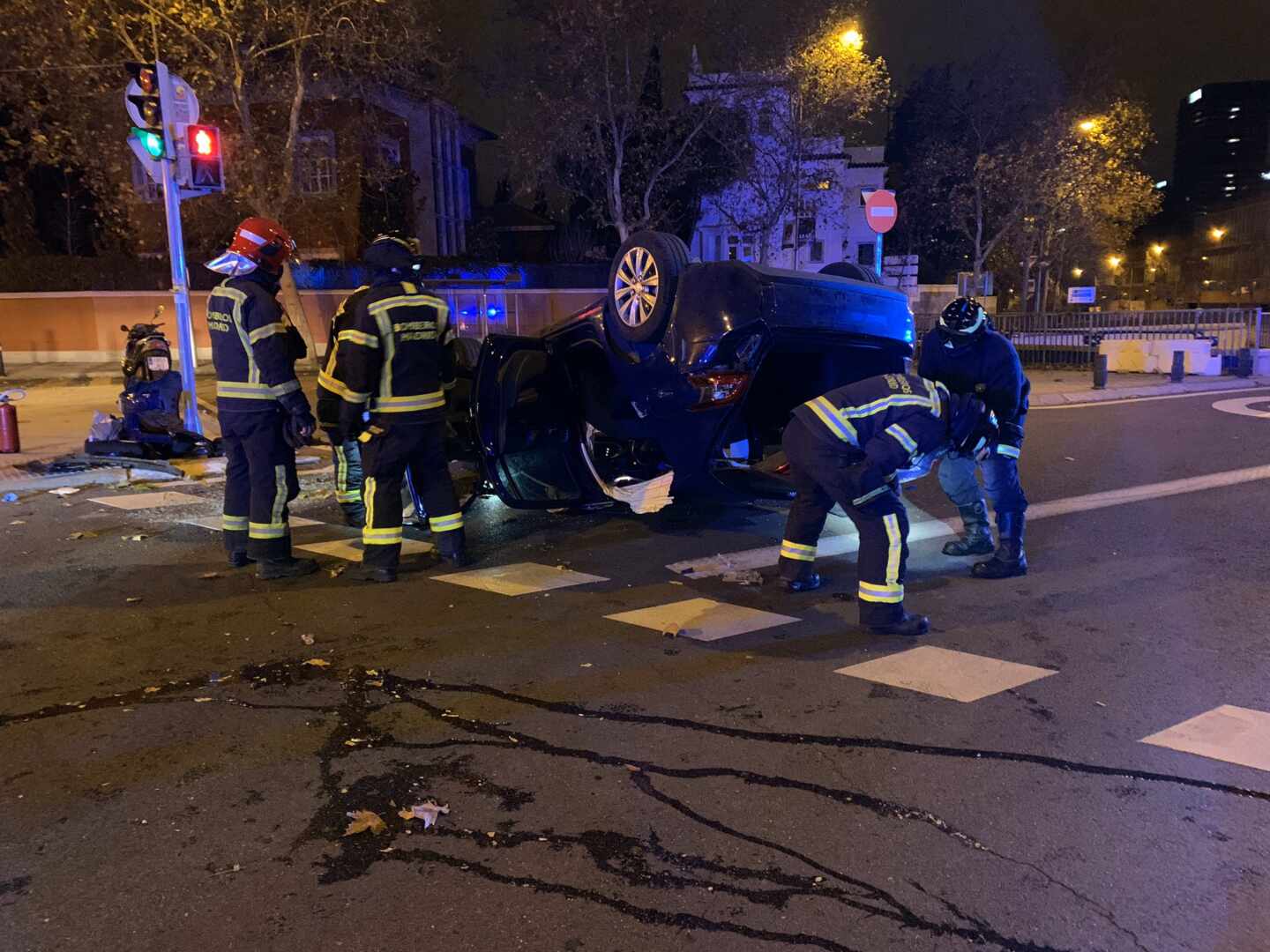 Vuelco de un coche en Madrid.