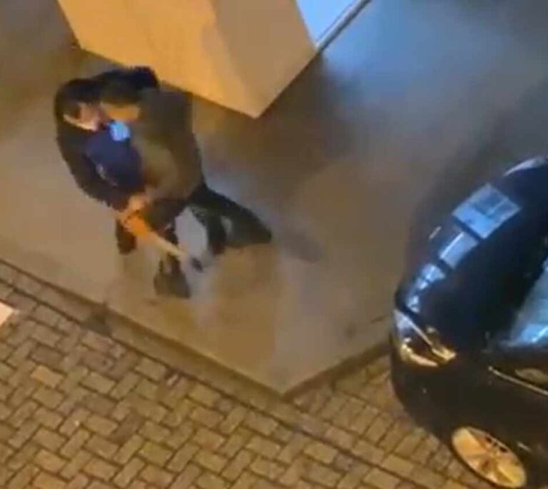 Un joven agrede a un taxista con una motosierra encendida en A Coruña