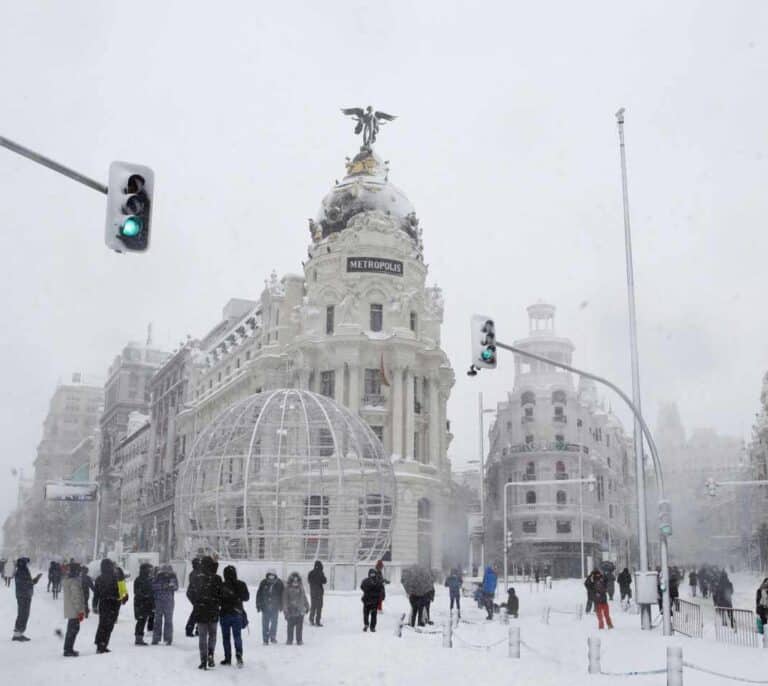Recomendaciones del Ayuntamiento de Madrid: mejor no usar los ascensores y guardar agua