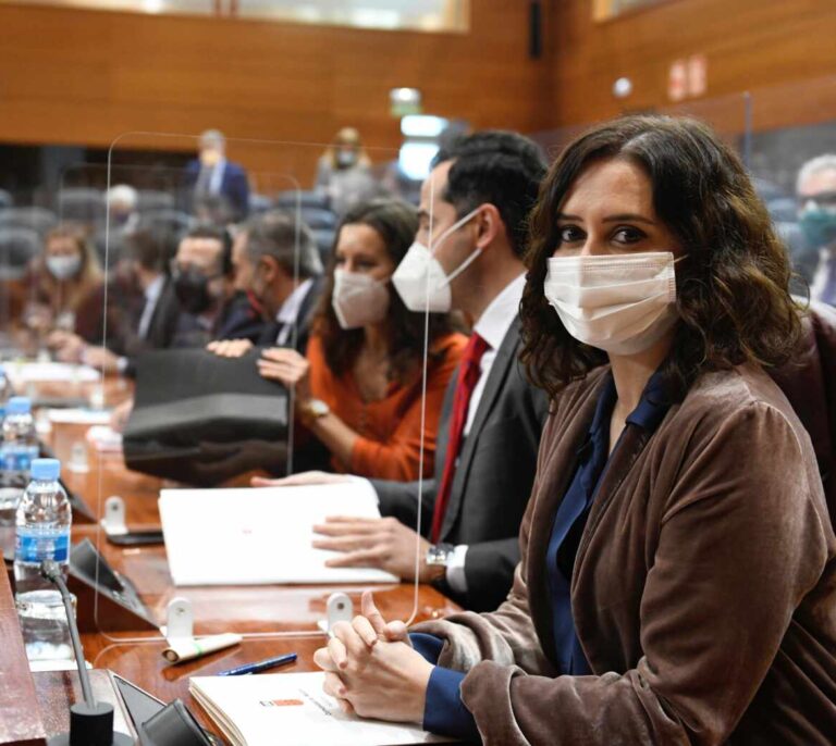 Ayuso acusa a Podemos por "ir de pobres" sin "arrimar el hombro en nada"