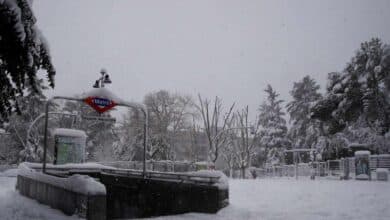 Emergencias desaconseja salir a la calle a jugar o hacer fotos de la nieve