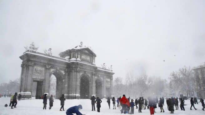 La Puerta de Alcalá nevada