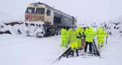 La UME inicia su despliegue en Aragón, donde siguen embolsados casi 1.900 camiones