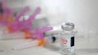 Moderna afirma que su vacuna protege contra la cepa británica y la sudafricana