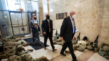 La Guardia Nacional acampa en el Capitolio antes del juicio político contra Trump