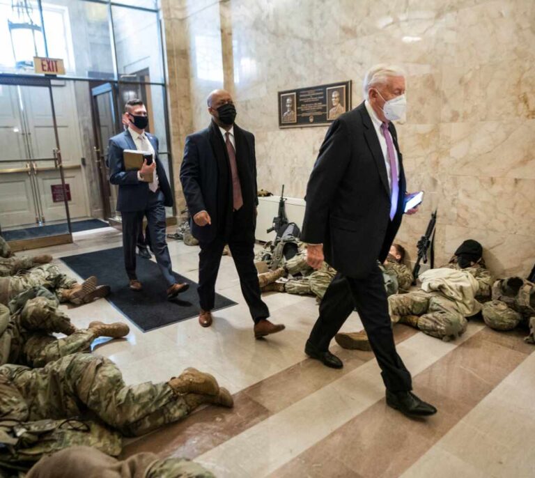 La Guardia Nacional acampa en el Capitolio antes del juicio político contra Trump