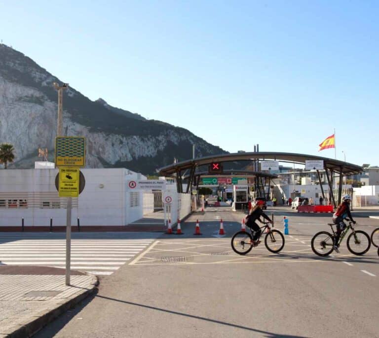 Gibraltar declara el confinamiento general de su población