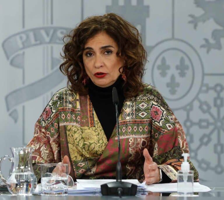 Montero insiste en que dentro del actual decreto "hay margen" para luchar contra el Covid