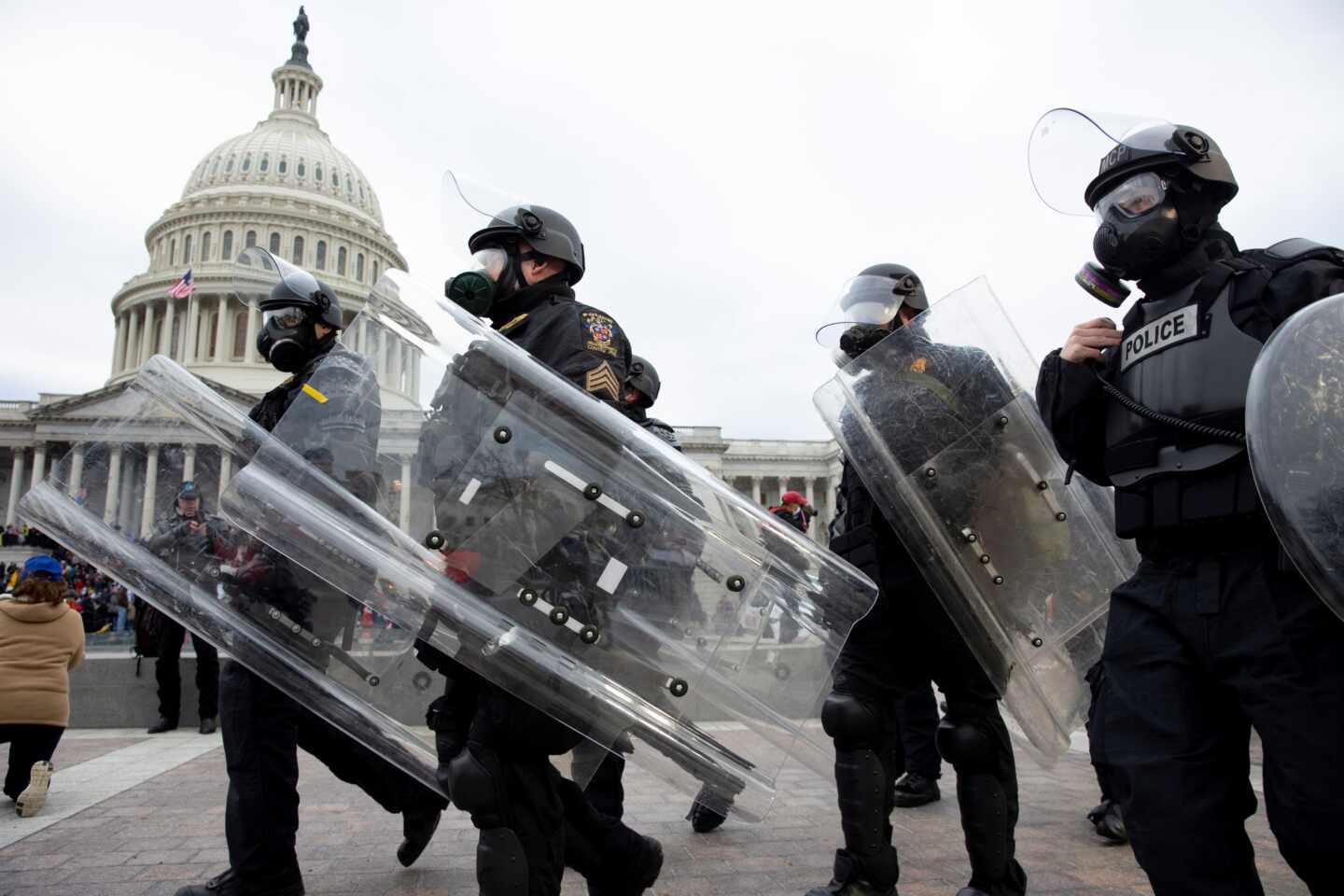 Muere un oficial de la policía del Capitolio tras el asalto del miércoles