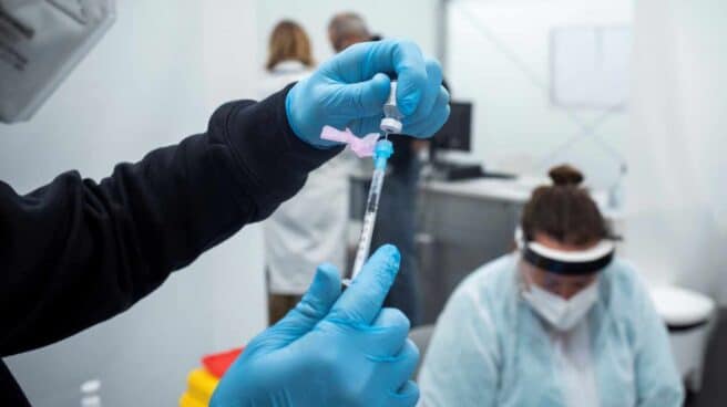 Sanitarios de Castellón se vacunan contra el Covid-19.