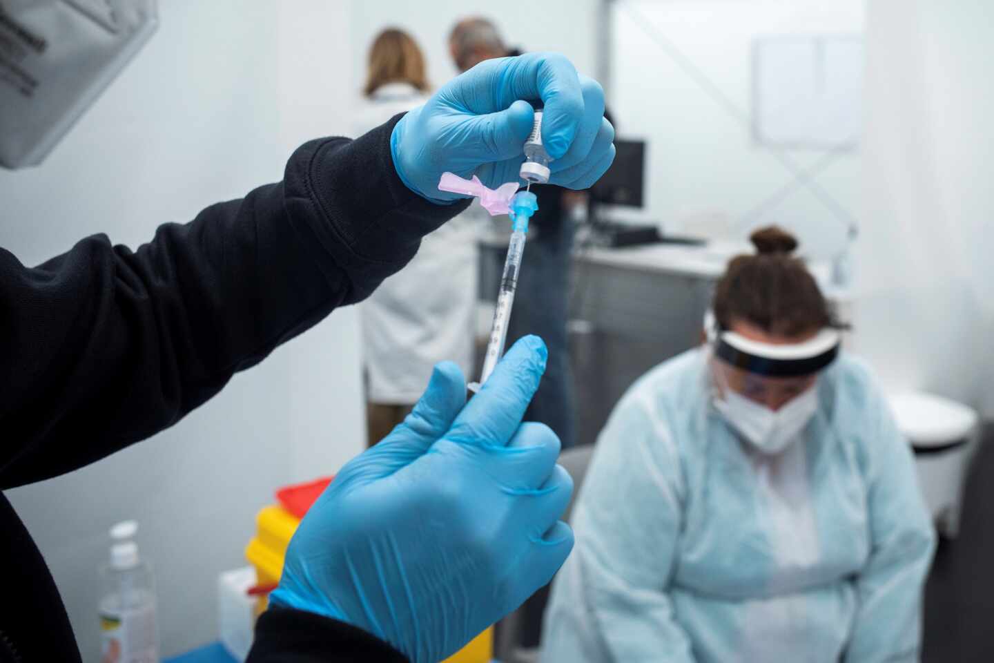 Sanitarios de Castellón se vacunan contra el Covid-19.