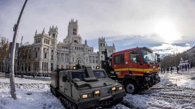 Efectivos de la UME trabajan en el centro de Madrid
