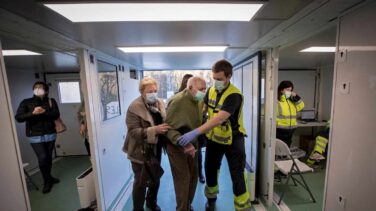 Sanidad aprueba que los mayores de 80 años sean los siguientes en recibir la vacuna