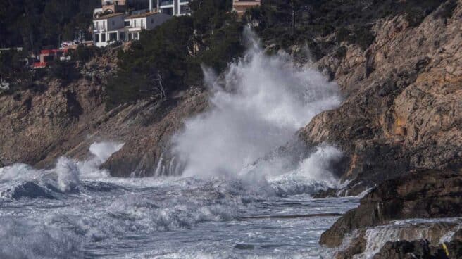 Hortensia amaina tras dejar viento huracanado de 180 km/h y olas de 7 metros