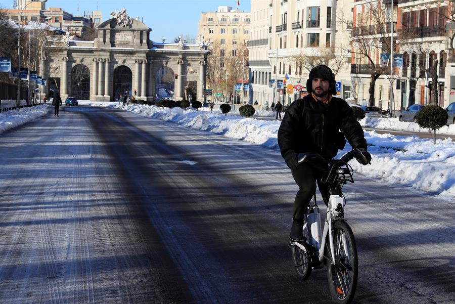 Madrid adelanta el toque de queda a las 23:00h y cerrará la hostelería a las 22:00h