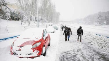 Madrid pide a los propietarios de los coches abandonados en la M-30 que no acudan a recogerlos