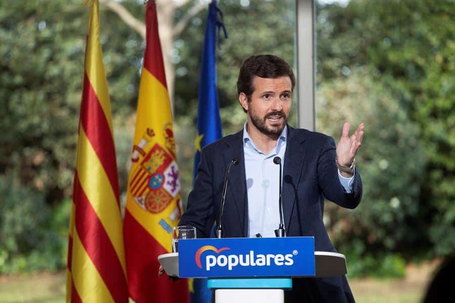 Casado acusa a Vox de lanzar un "salvavidas" a Sánchez con los fondos: "Los extremos se ayudan"