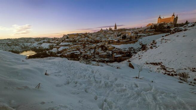 Vista general de Toledo cubierta por la nieve. toledo-filomena-hielo-899x600