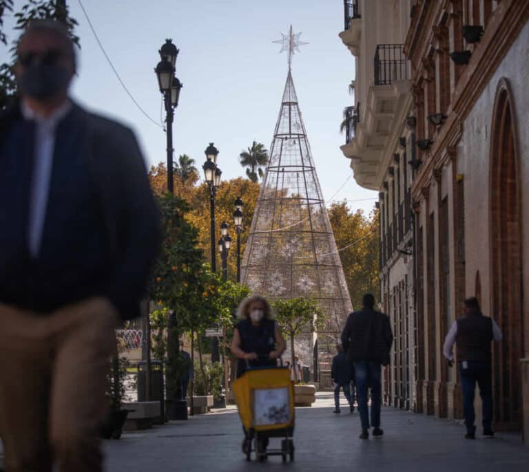 Andalucía decreta el cierre perimetral y adelanta el toque de queda a las 22:00