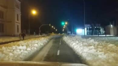 Un paseo en coche por las calles nevadas: así amanecía Madrid este lunes