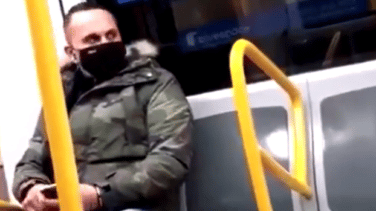 Se entrega en comisaría el hombre que lanzó insultos racistas a una pasajera en el Metro de Madrid
