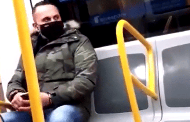 Se entrega en comisaría el hombre que lanzó insultos racistas a una pasajera en el Metro de Madrid