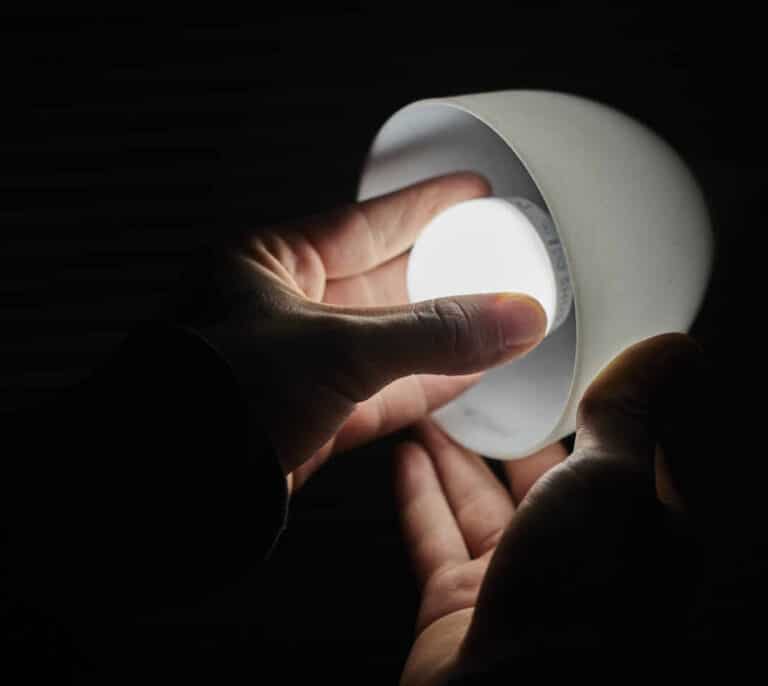 El precio de la luz bajará un 34,5% este sábado, hasta los 27,5 euros por MWh