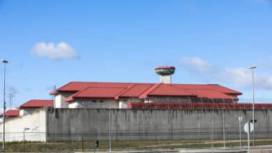 Un preso agrede a cuatro funcionarios de prisiones en Pamplona