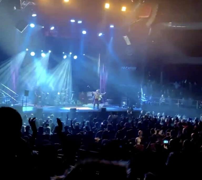 Polémica en las redes por un concierto de El Drogas con cientos de personas en Madrid