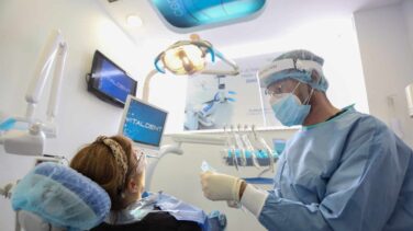 El Consejo General de Dentistas ofrece su colaboración para vacunar contra el Covid-19
